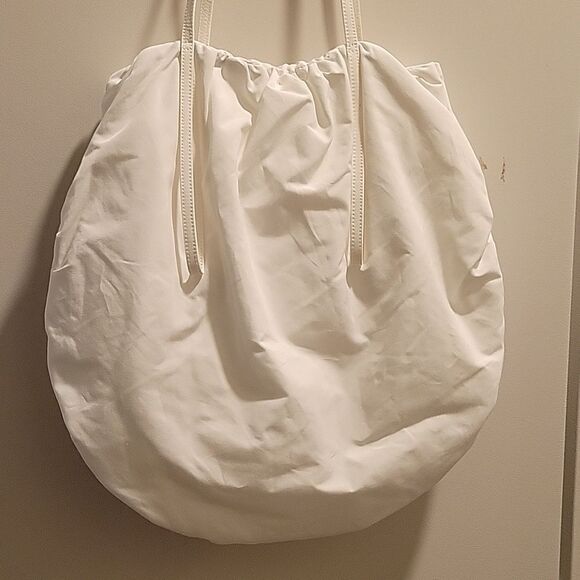 Low Classic Women's Natural Shirring String Shoulder Bag Excellent White - Picture 8 of 12